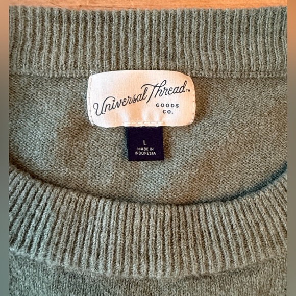Universal Thread Green Crew Neck Sweater - Picture 2 of 6